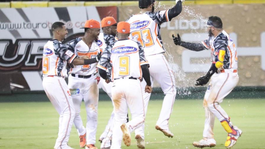 Los eliminados Toros dejan en el terreno a los Leones 