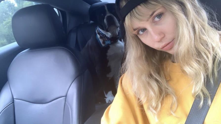 Miley Cyrus responde a un fan que la intentó besar 