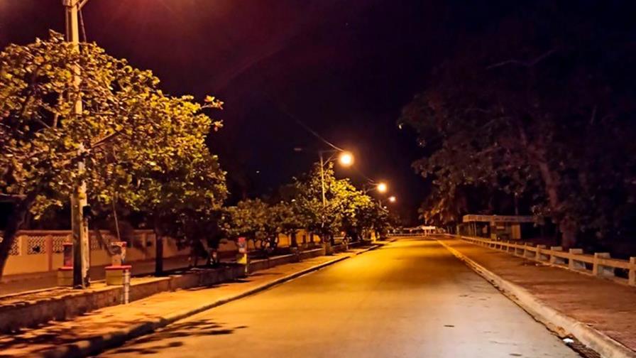Edeeste rehabilita la iluminación del Malecón de San Pedro de Macorís  