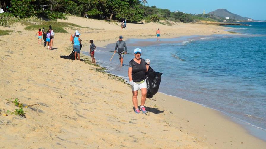 Realizan jornada de limpieza en malecón de Puerto Plata