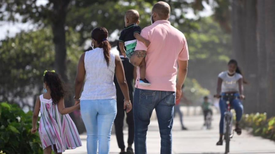 Presidencia reitera toque de queda de hoy inicia a las 5:00  y la gente en las calles
