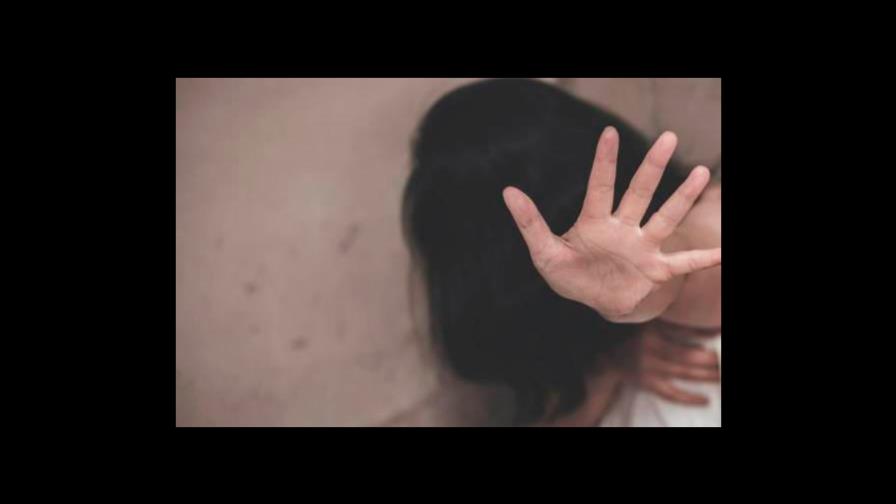 Arrestan en USA entrenador de baloncesto juvenil por delitos sexuales