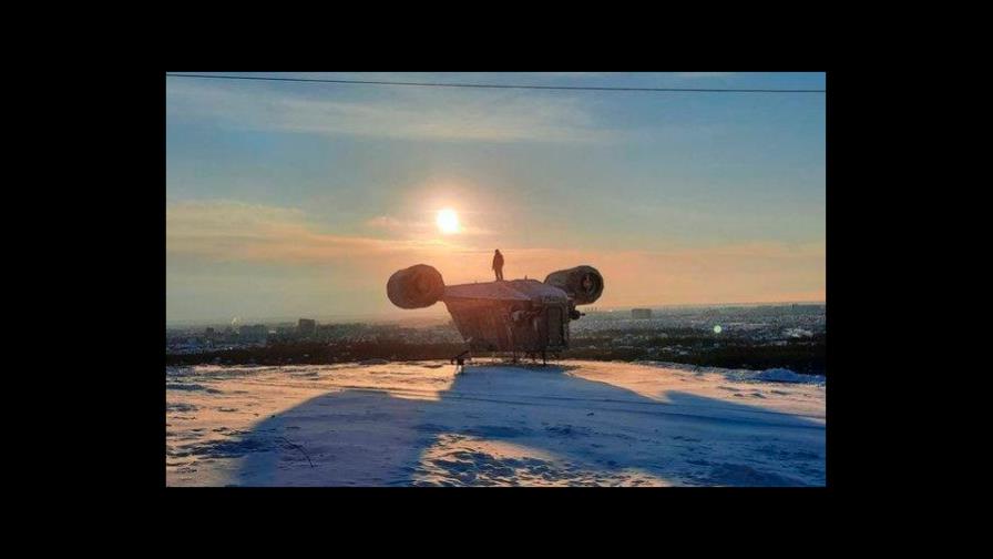 Grandes fans de ‘Star Wars’ reconstruyen la nave espacial de Mandalorian en Siberia