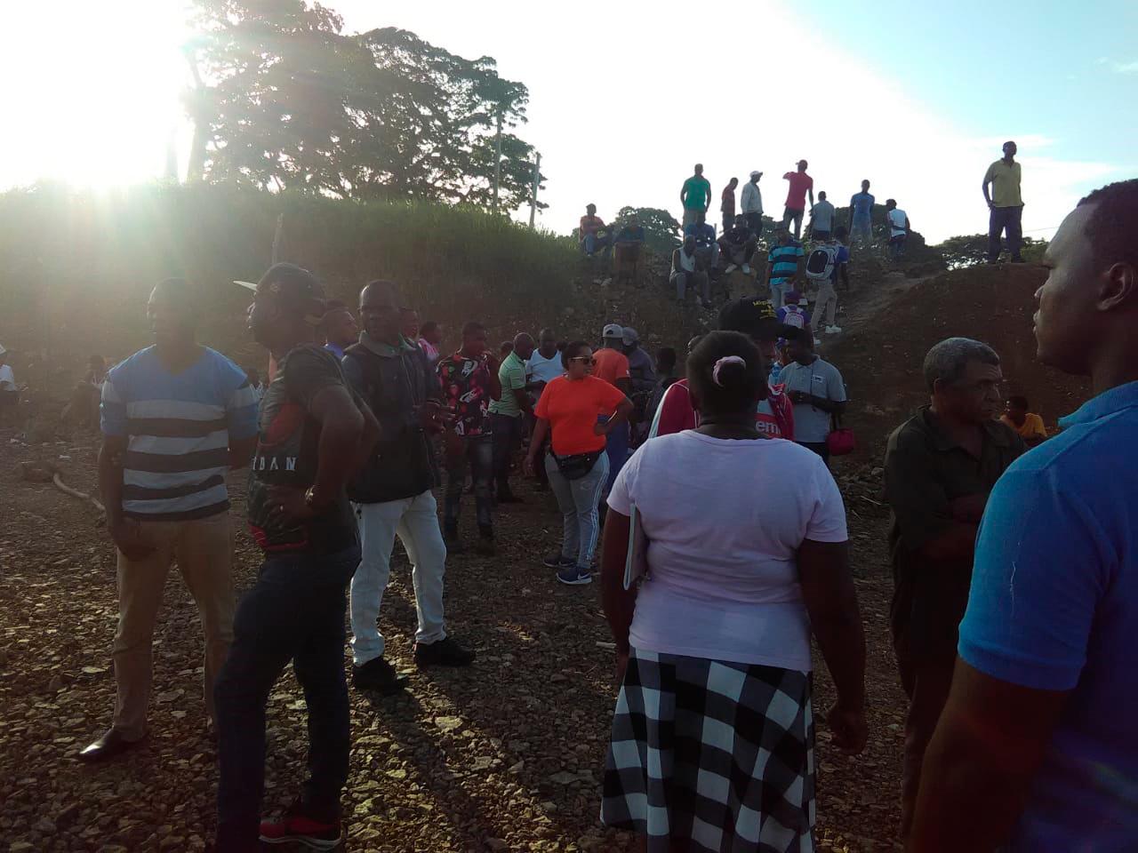 Los comunitarios dicen que después de prometérseles el puente, hace una semana se le informó que no lo construirán  por “falta de presupuesto”.