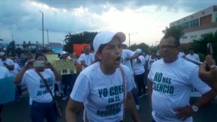 Protesta familia de hombre condenado por matar a su padre Protesta familia de hombre condenado por matar a su padre