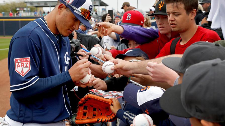 Manny Machado falla en su primer turno con San Diego 