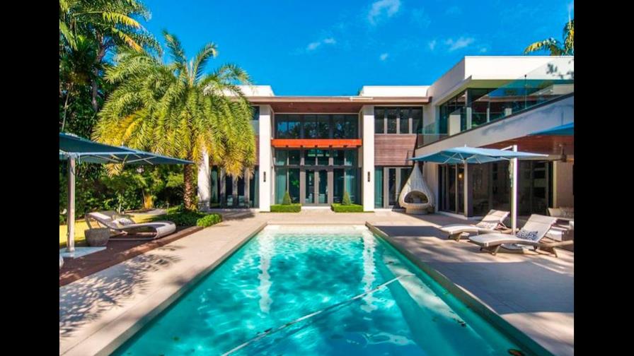 Ozuna adquiere mansión en Miami de 5,4 millones de dólares
