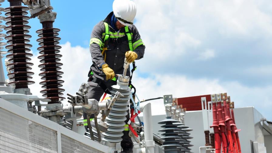 Barrios de la zona sur de Santiago se quedarán sin luz por trabajos de mantenimiento