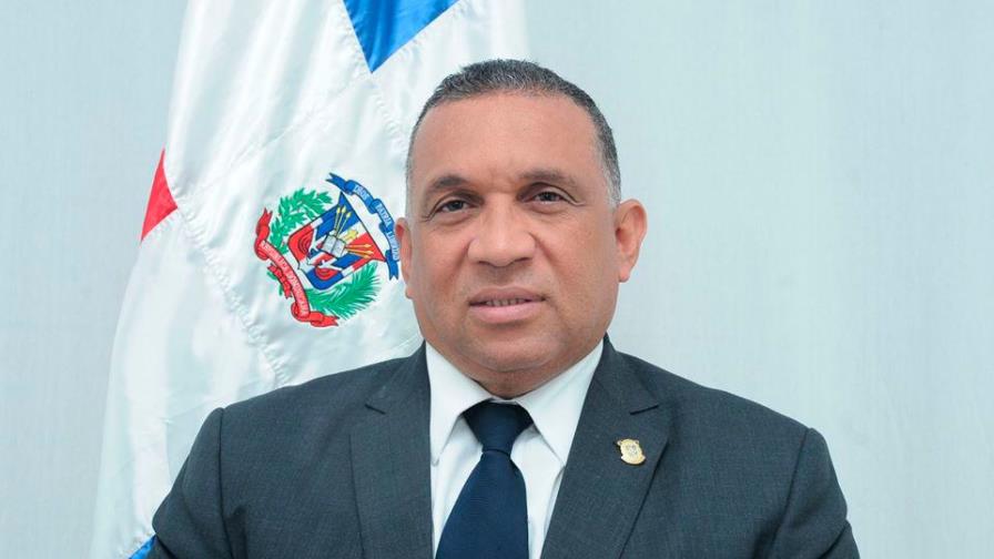 Hospitalizan a diputado por Valverde afectado de COVID-19