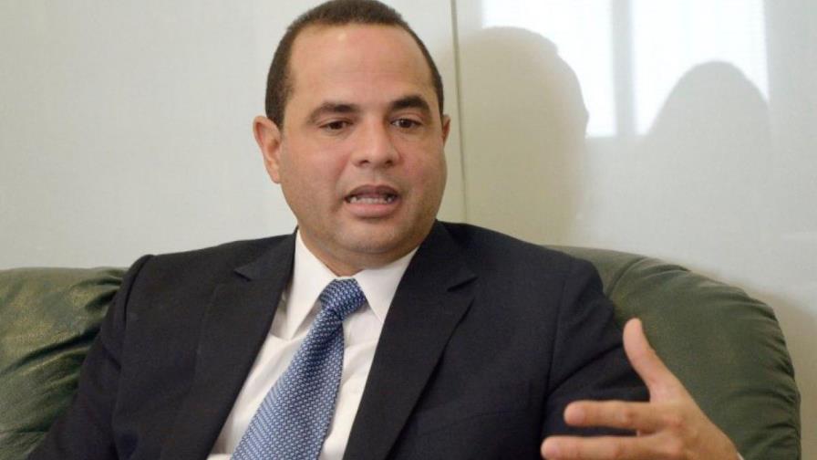 Manuel Crespo denuncia Obras Públicas licitó mochilas por RD$20 millones