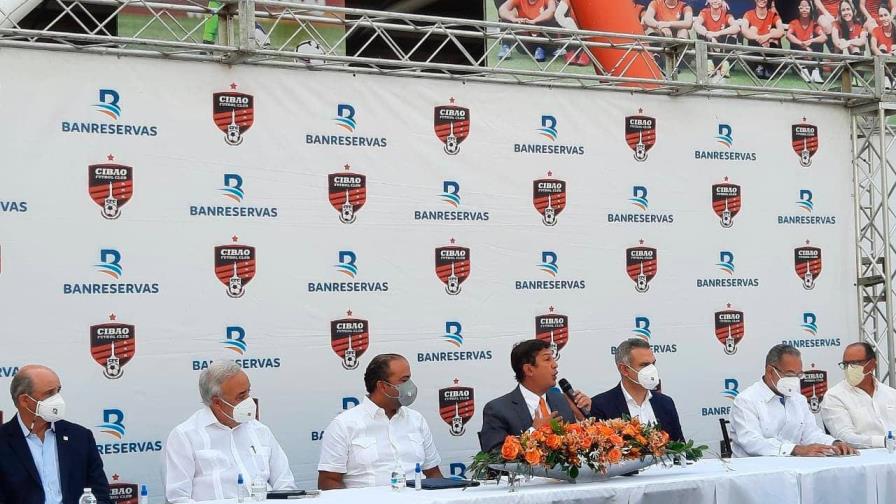 El Presidente Luis Abinader y la FIFA darán apoyo económico a la LDF