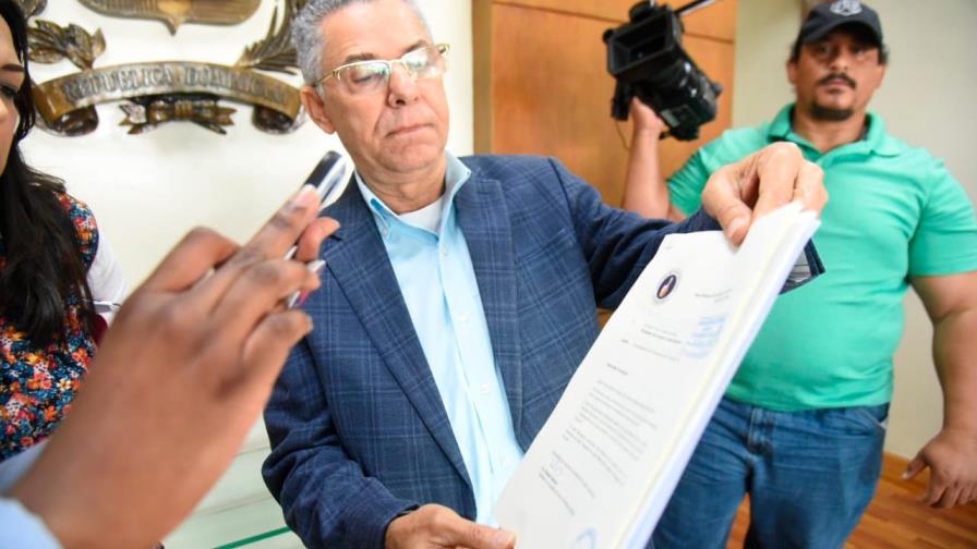 Manuel Jiménez denuncia ante la JCE irregularidades en la competencia por la alcaldía de SDE