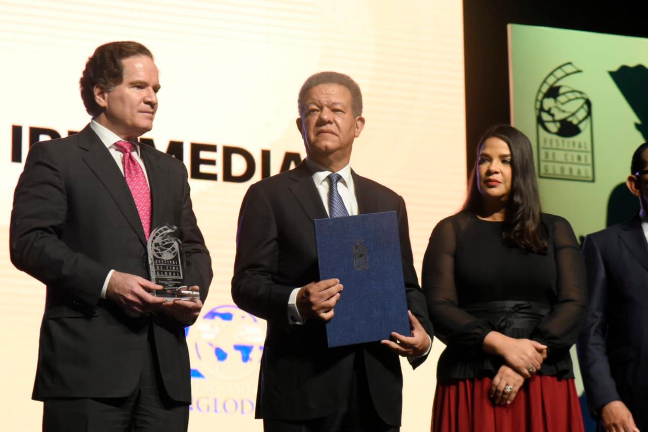 Manuel Corripio, Leonel Fernández e Yvette Marichal en la apertura del Festival.