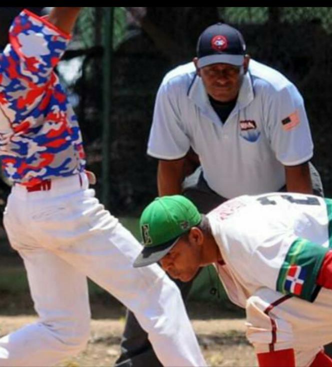 Danilo Martínez nos explicó el protocolo en la entrega de las alineaciones. (Fuente externa)