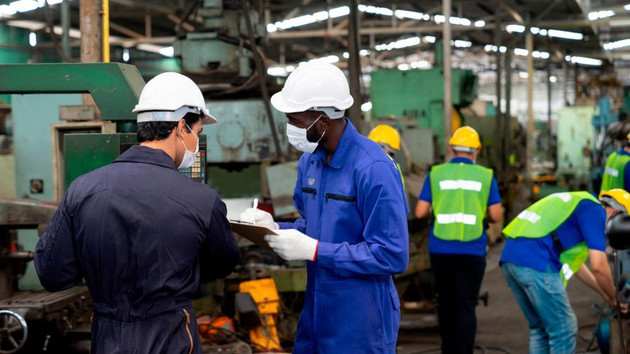 Materias primas importadas subieron 33 % el último año
