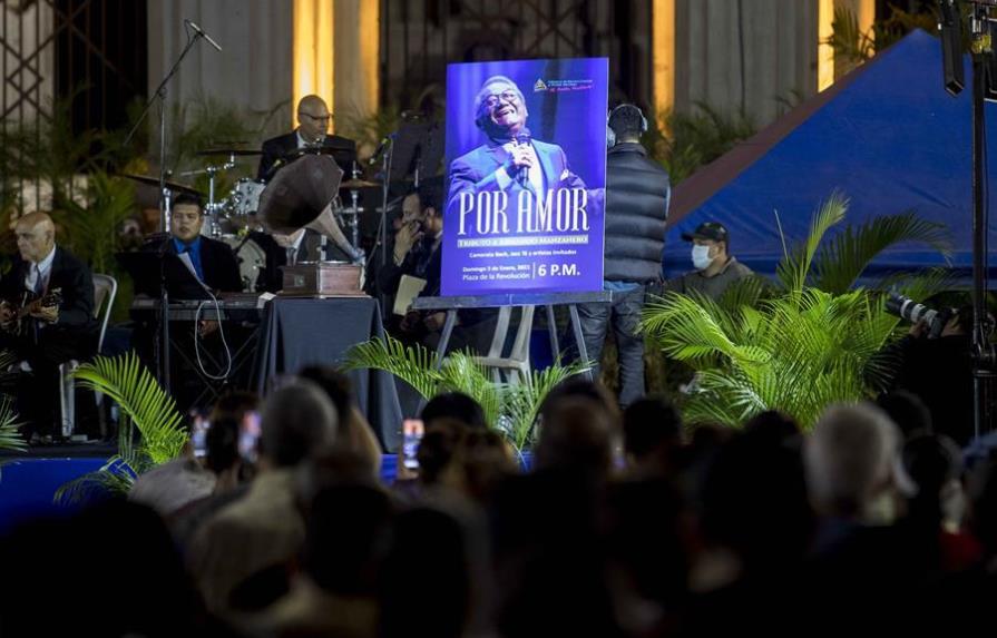 Nicaragua rinde homenaje a Armando Manzanero