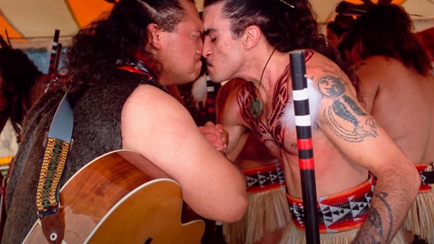 Nueva Zelanda debate abandonar el saludo tradicional maorí hongi por COVID-19 Nueva Zelanda debate abandonar el saludo tradicional maorí hongi por COVID-19