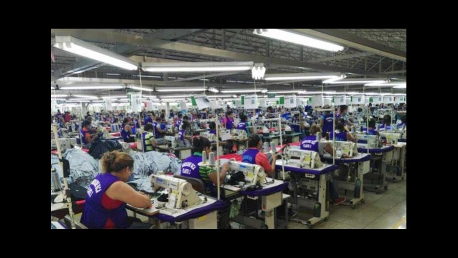 Industria maquiladora mexicana urge reactivación al tener el 45 % de sus plantas detenidas