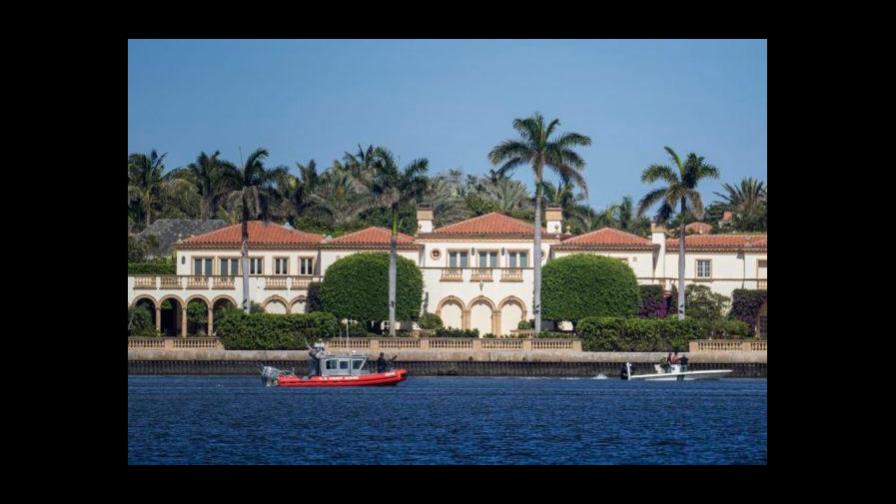 Arrestan a tres jóvenes que se colaron con fusiles en club de Trump Arrestan a tres jóvenes que se colaron con fusiles en club de Trump