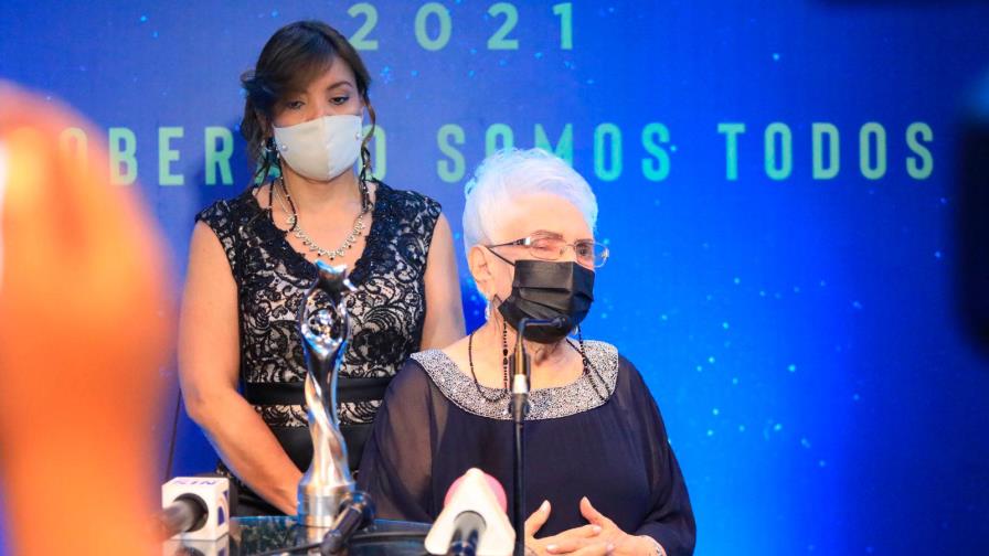 María Cristina Camilo agradece reconocimiento, aunque público esperaba el Gran Soberano