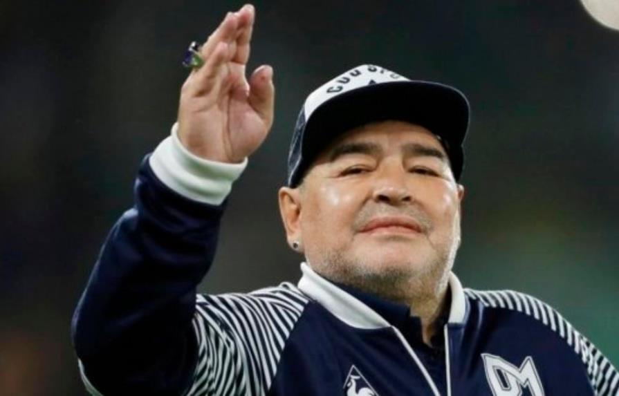 Coordinador de enfermeros de Maradona niega responsabilidad en su muerte