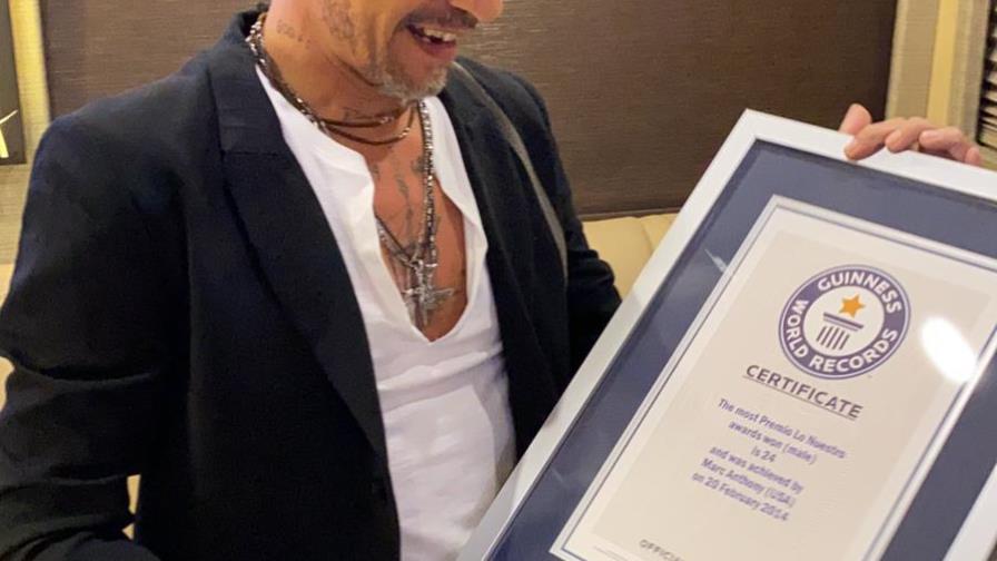 Marc Anthony recibe el Récord Guinness como el artista con más Premio Lo Nuestro Marc Anthony recibe el Récord Guinness como el artista con más Premio Lo Nuestro