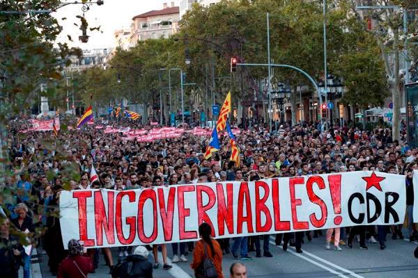 Violencia separatista en  Cataluña deja un balance de 125 heridos