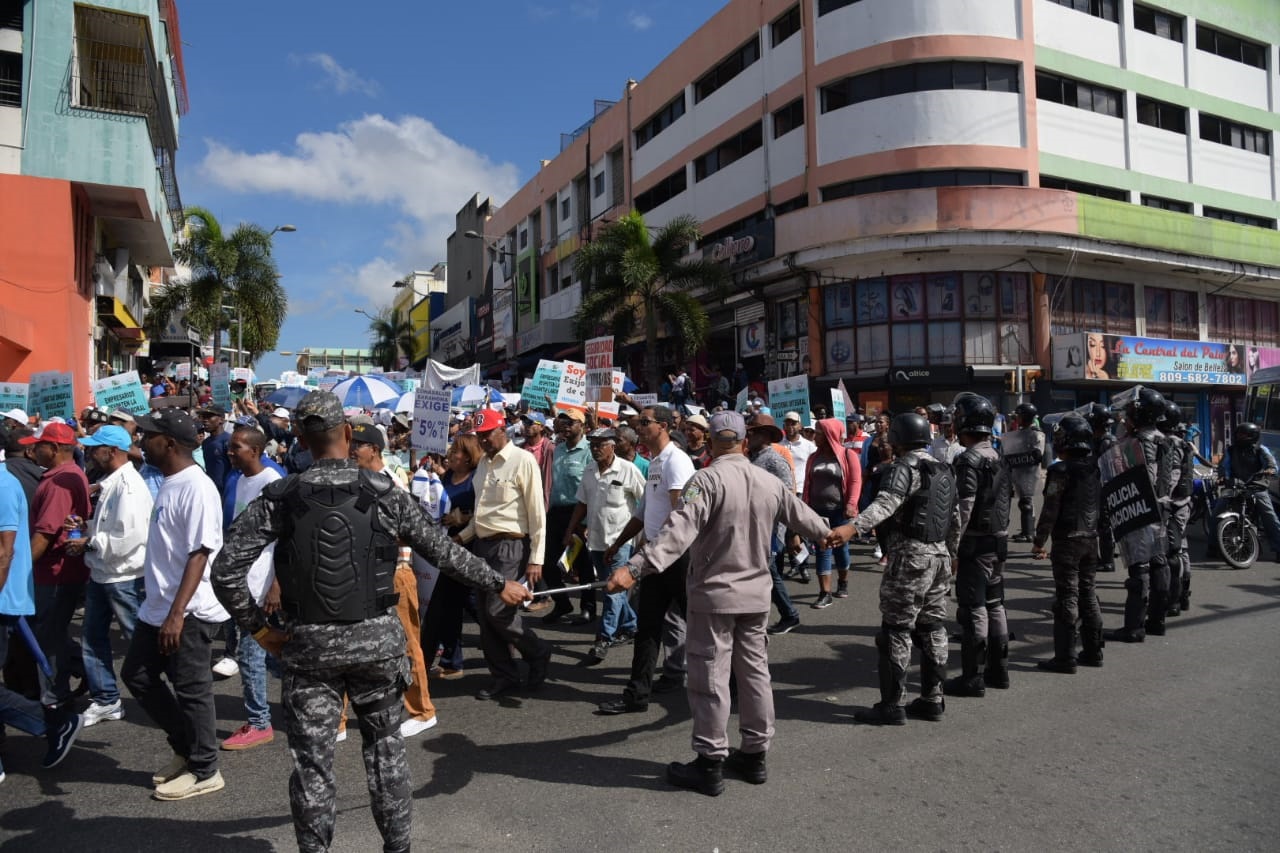 Los trabajadores partieron desde  el parque Enriquillo en el sector Villa Francisca, hacia el Palacio Nacional