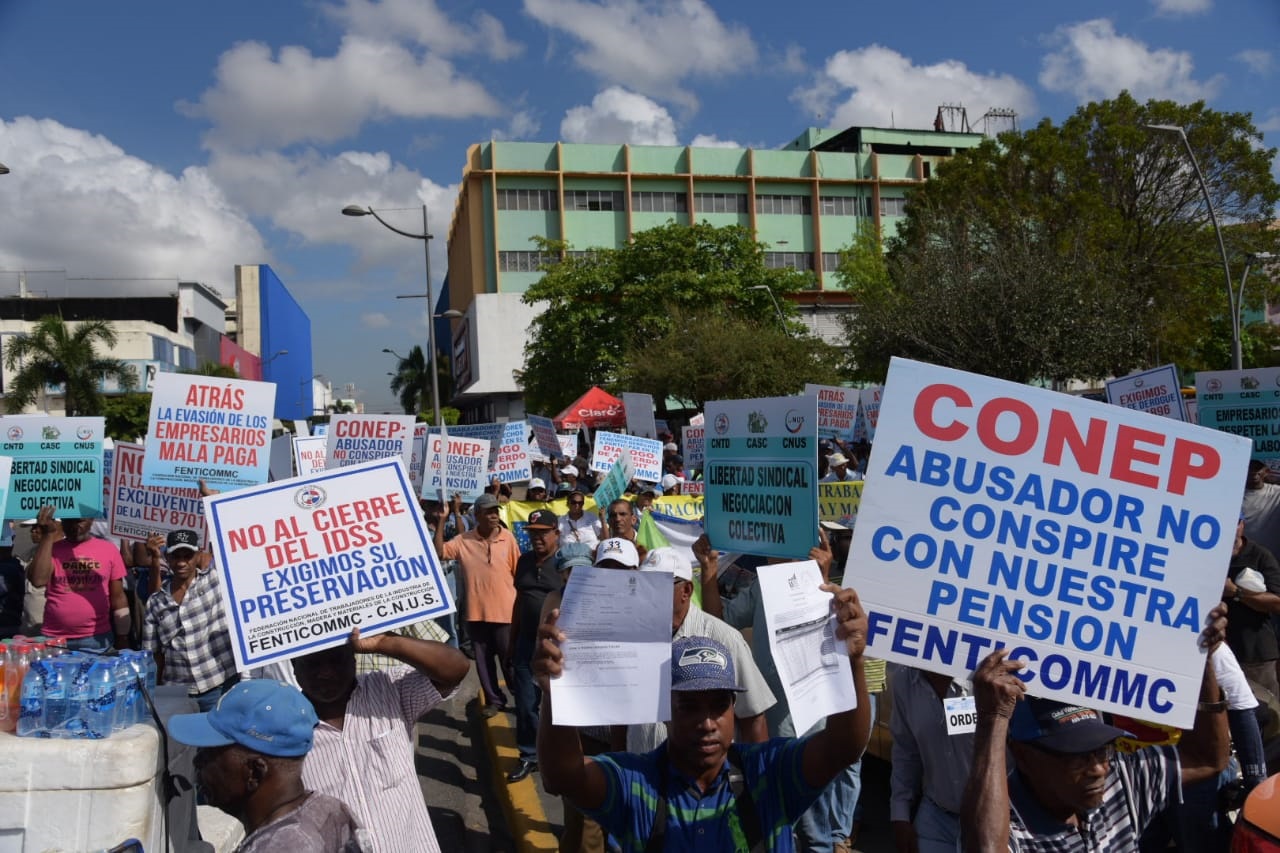 Los trabajadores advirtieron que harán  más protestas si no son retirados del Congreso Nacional los anteproyectos de ley que contemplan el seguro por desempleo por el de la cesantía.