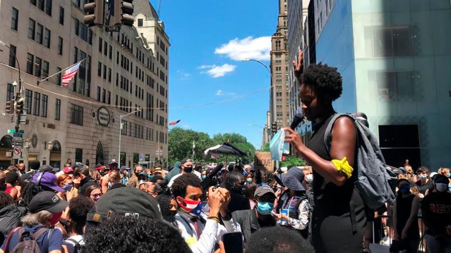 Más protestas pacíficas en Nueva York que reclaman cambios en la policía