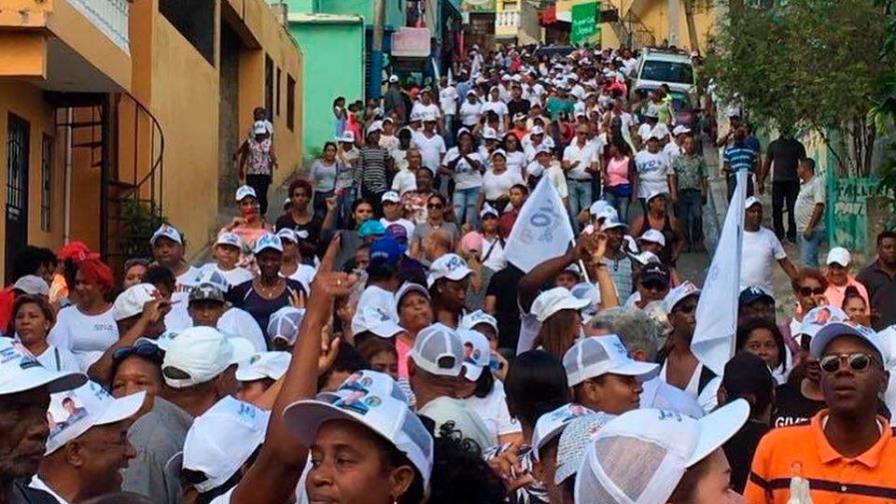 Francisco Peña y los candidatos de la alianza marchan por las calles de SDO Francisco Peña y los candidatos de la alianza marchan por las calles de SDO
