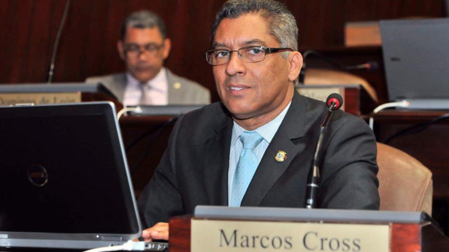 Familia del diputado Marcos Cross informa que está ingresado por neumonía