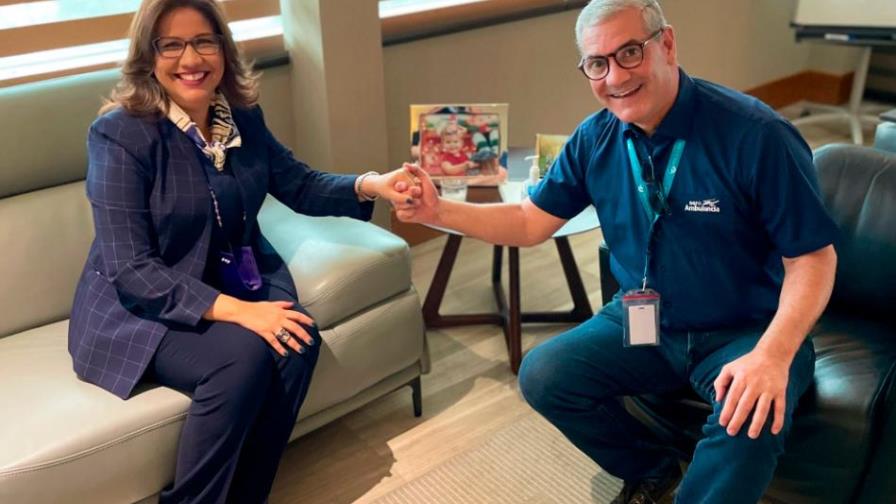 Margarita Cedeño comparte foto con Gonzalo Castillo muy sonrientes