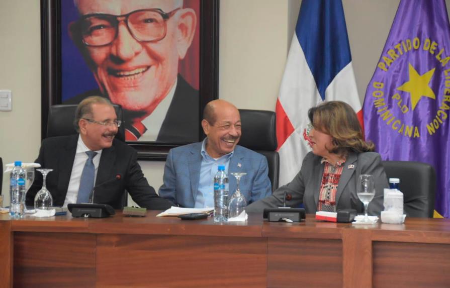 Margarita, muy sonriente, en primera reunión del nuevo Comité Político