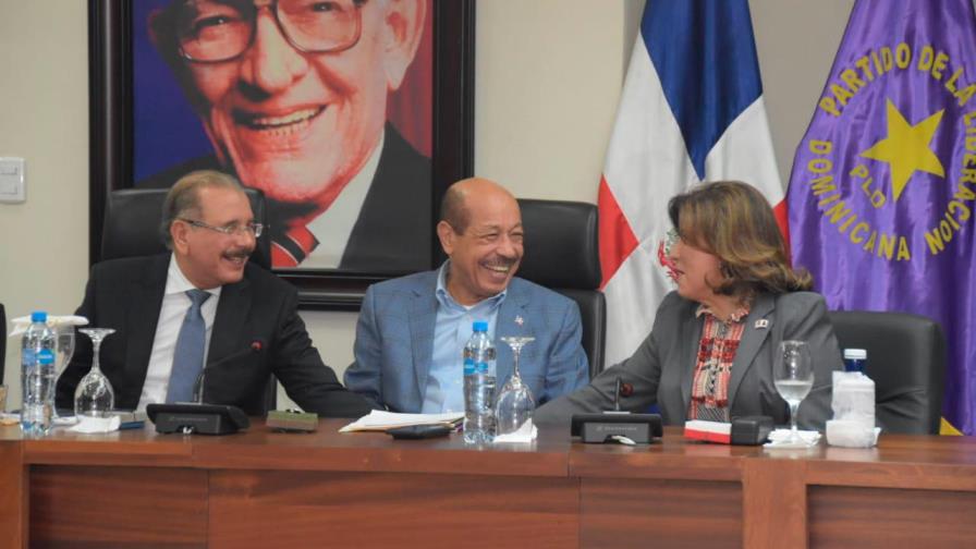 Margarita, muy sonriente, en primera reunión del nuevo Comité Político