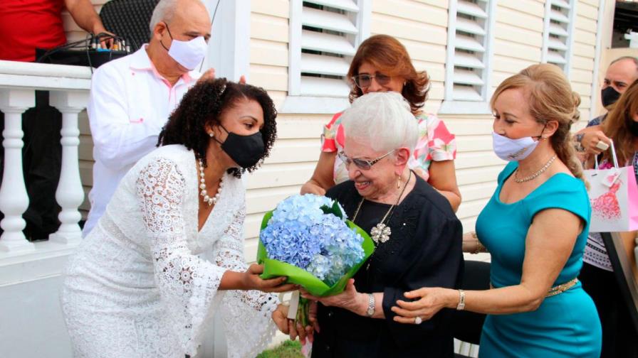 La Voz del Yuna de Bonao develiza estrella en honor a María Cristina Camilo