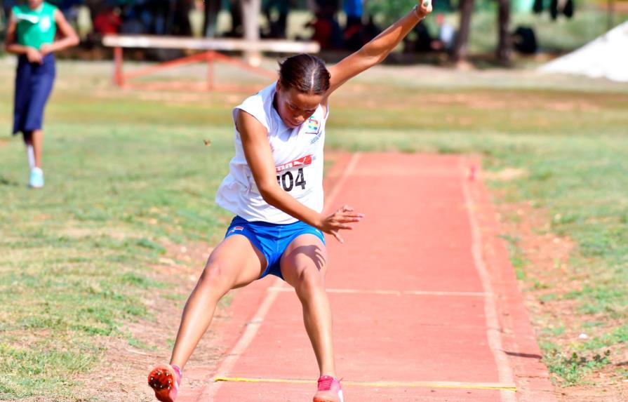 Sexta Zona gana las dos de oro del salto largo del atletismo de los Juegos Escolares