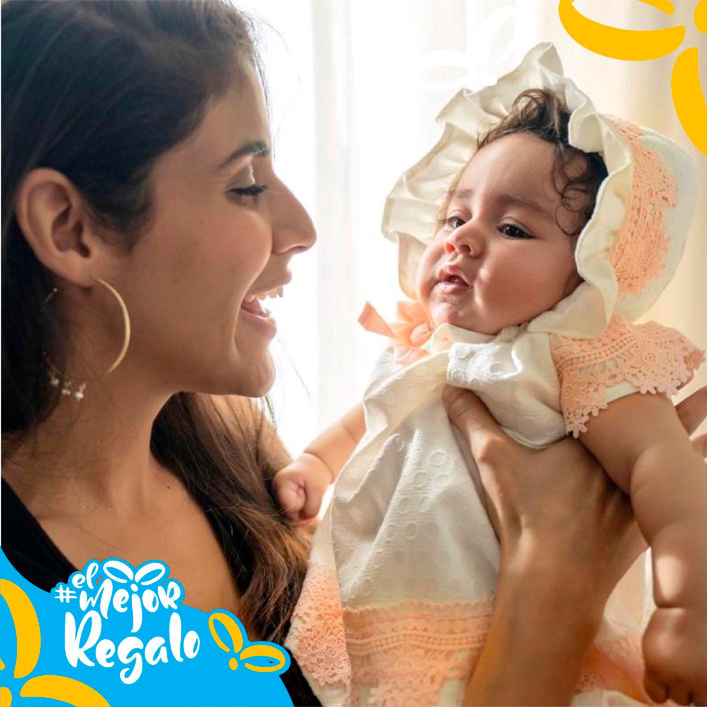 Mariel Guerrero junto a su pequeña hija