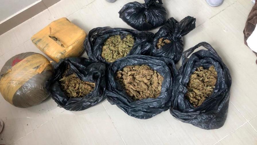 Apresan mujer con varias fundas con supuesta marihuana en Dajabón Apresan mujer con varias fundas con supuesta marihuana en Dajabón