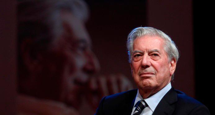 Vargas Llosa: Vizcarra hizo bien en cerrar un Parlamento lleno de pillos