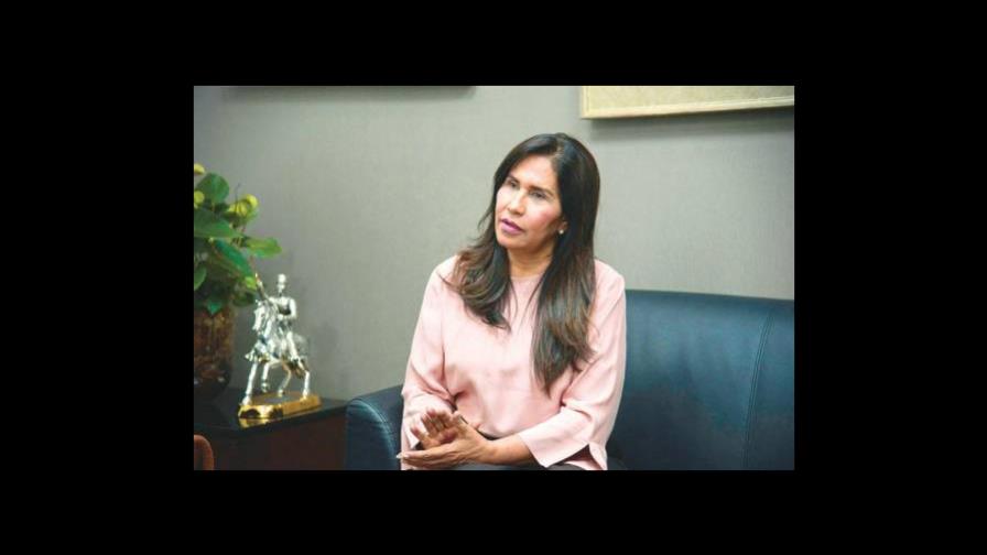 Precandidata presidencial Maritza Hernández presenta programa para rehabilitar puertos 