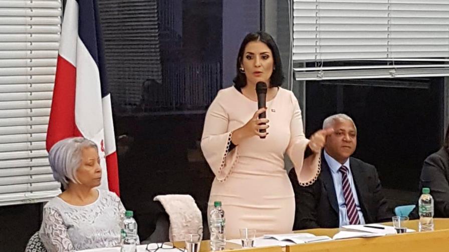 Presidente Medina nombra a Marjorie Espinosa como embajadora en Argentina