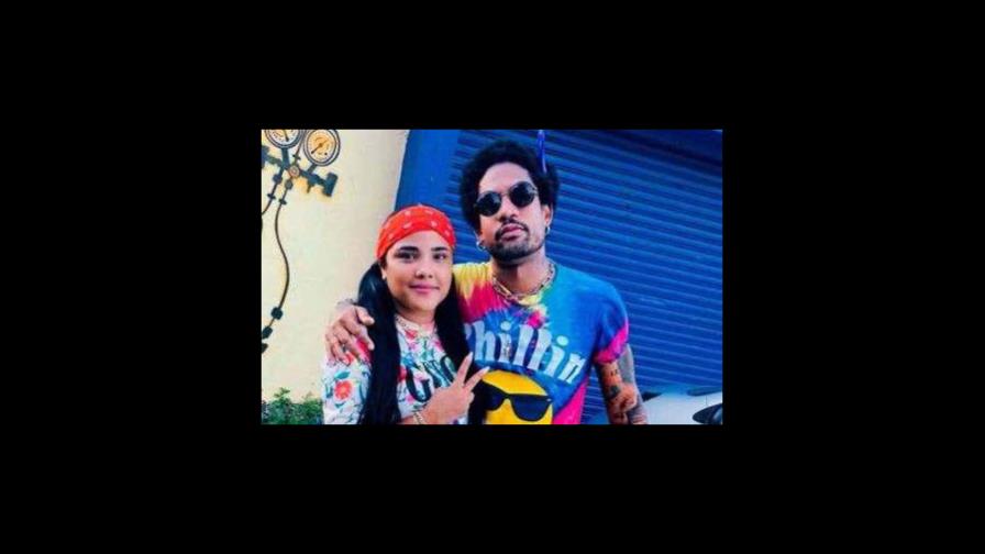 Vakeró sale en defensa de Martha Heredia tras crítica de comentarista radial a su nueva canción