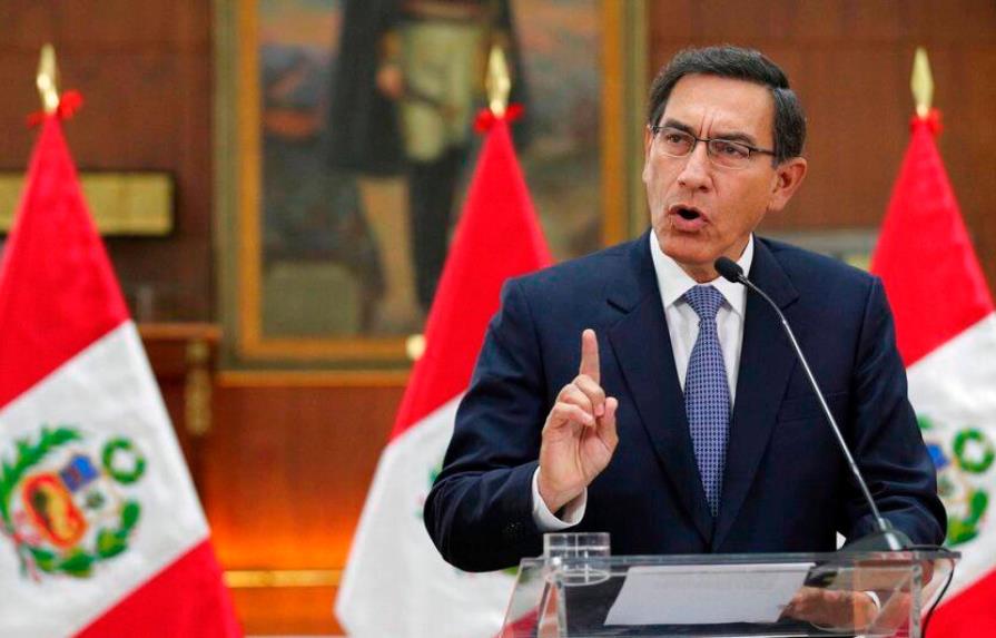 Vizcarra busca eliminar protección judicial de legisladores en Perú