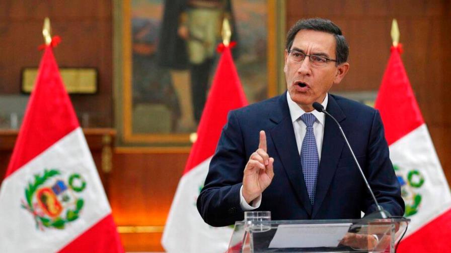 Vizcarra busca eliminar protección judicial de legisladores en Perú