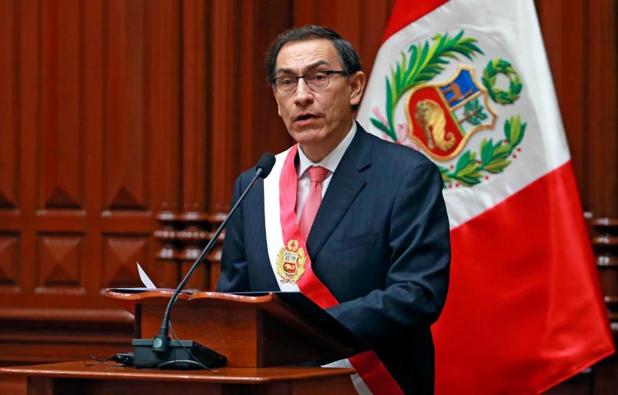 Presidente de Perú intenta dejar el cargo antes de lo previsto
