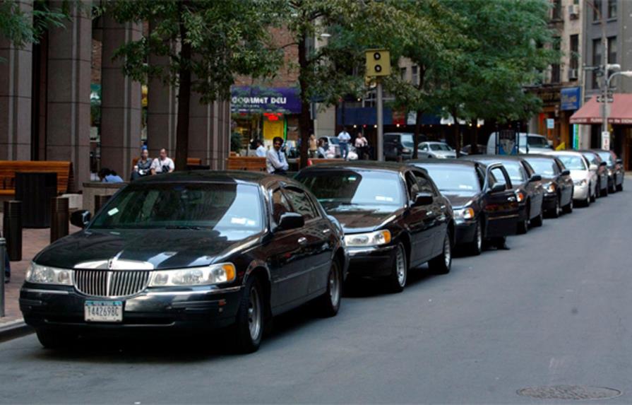 Más de 100 bases de taxis dominicanas han cerrado por operaciones de Uber y Lyft