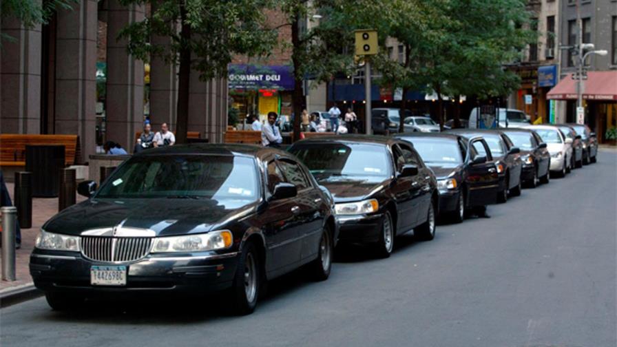 Más de 100 bases de taxis dominicanas han cerrado por operaciones de Uber y Lyft