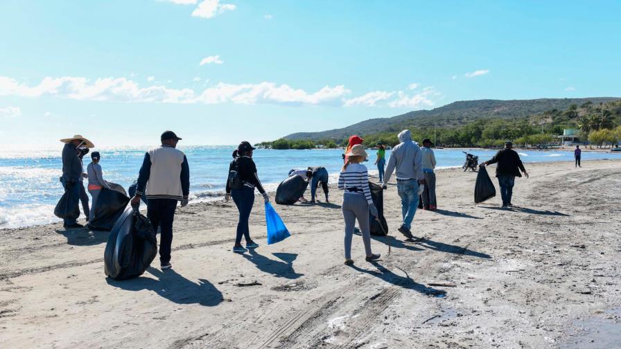 Regional Sur del Infotep participa en jornada de limpieza de playas