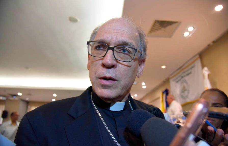 Obispo Masalles denuncia tala de árboles en Las Dunas de Baní